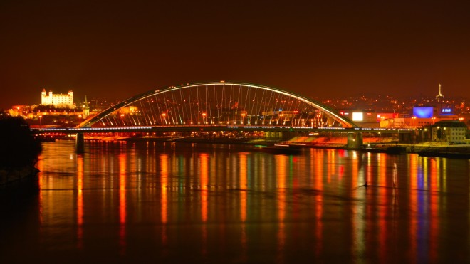 bratislava-river-colorful-lights-night-city-town-4k-wallpapers-2560x1440